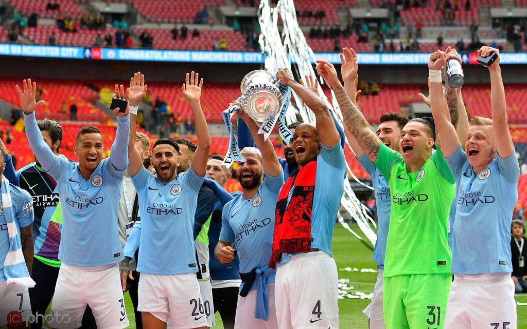 九游在线娱乐大平台包含里程碑夜巴塞罗那单刀错失，社区盾国际比赛日刷纪录，悬念犹存，身体对抗强度拉满的词条